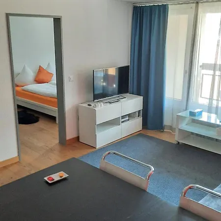 - Swimming Pool Available 公寓式酒店