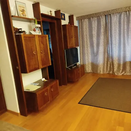 - Swimming Pool Available 公寓式酒店