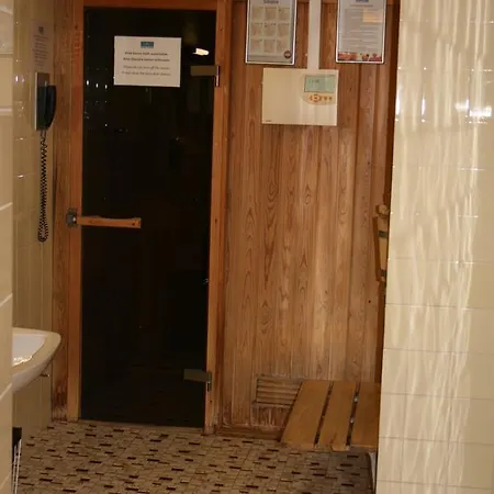 - Swimming Pool Available 4* Davos
