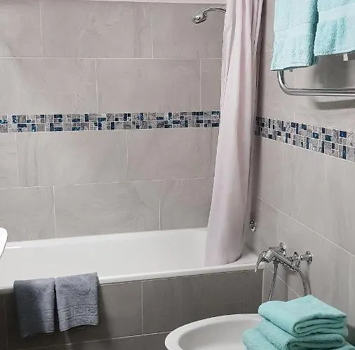 - Swimming Pool Available 4* 达沃斯