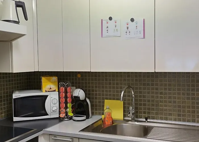 - Swimming Pool Available 公寓式酒店 4*