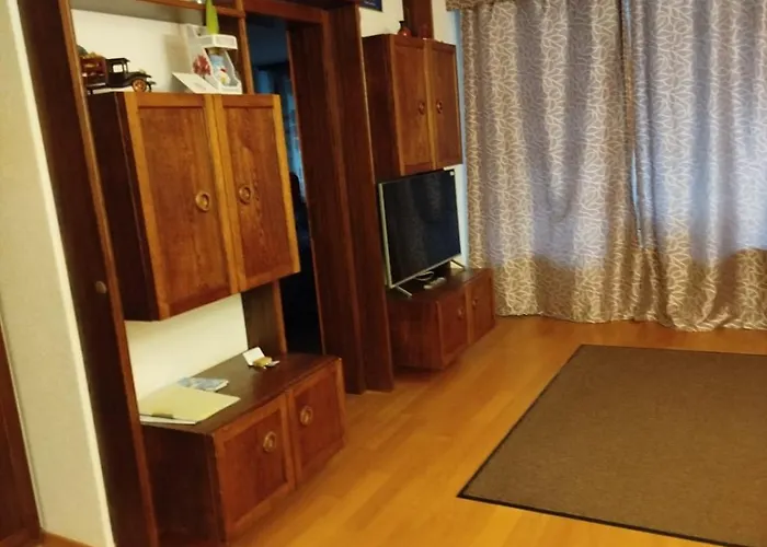 - Swimming Pool Available 公寓式酒店