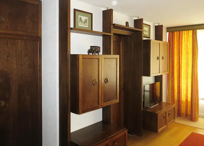 - Swimming Pool Available 4* Davos