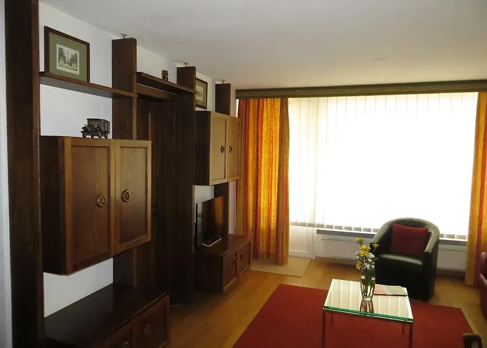 - Swimming Pool Available 公寓式酒店 4*