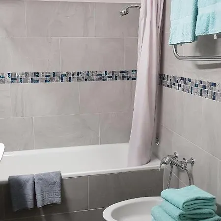 - Swimming Pool Available 4* 达沃斯