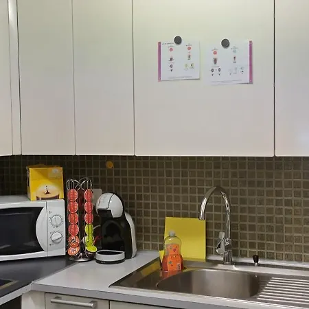 - Swimming Pool Available 公寓式酒店 4*